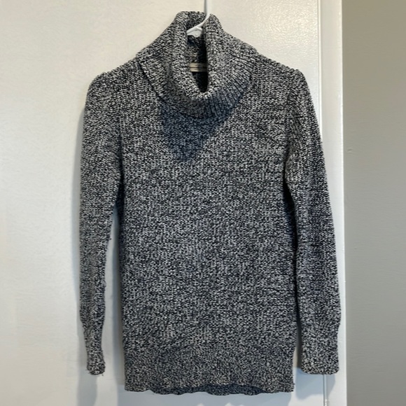 Turtle-Neck Sweater - Picture 1 of 6